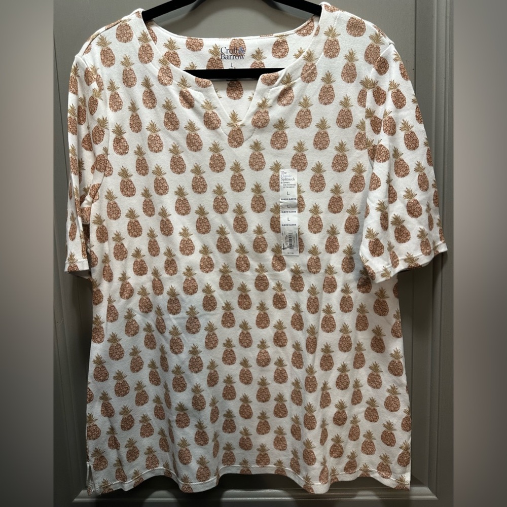 Croft & Barrow Size L Pineapple Print Splitneck Tee NWT